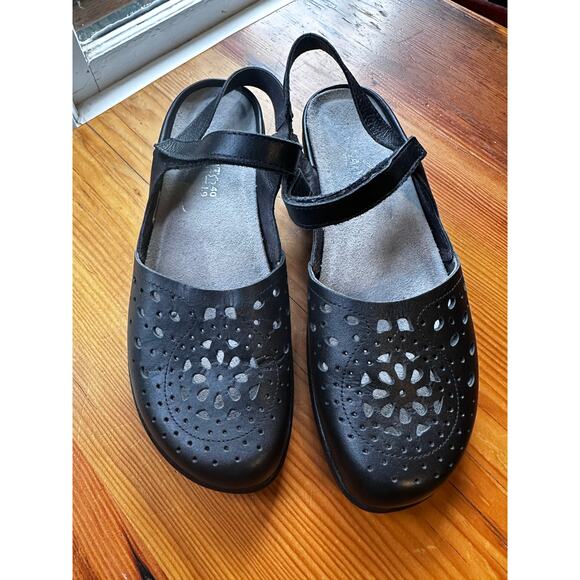 NAOT Women's 9-9.5 (EU 40) Magic Sandal Leather Cut Out Detail EUC! - Picture 1 of 10